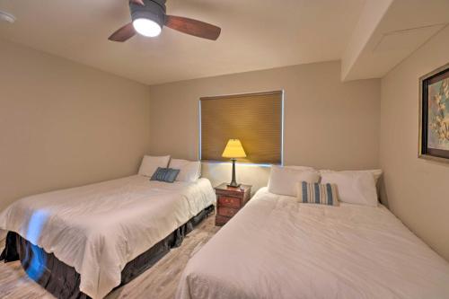 Katil atau katil-katil dalam bilik di Balcony and Grill Beachfront Lake Havasu City Condo