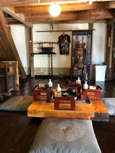 a living room with a wooden table in a room at 三井家ペットと泊れる一軒家らんまんで話題の牧野植物園まで25分 in Mimase