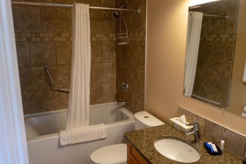 A bathroom at Sandy Beach Suites