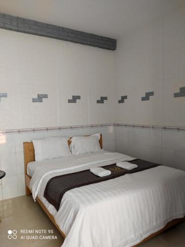 Giường trong phòng chung tại Khách sạn Hoa Anh Anh