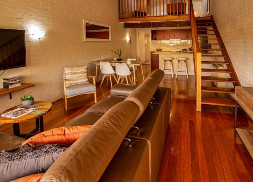 Ruang duduk di Great Escape Lofts