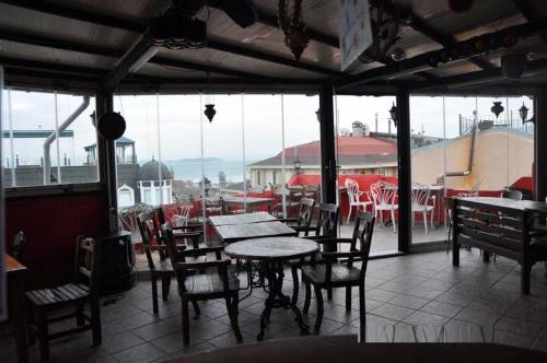 Restoran atau tempat lain untuk makan di Bahaus Guesthouse Hostel
