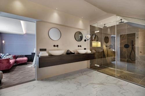 Koupelna v ubytování Van der Valk Hotel Emmeloord