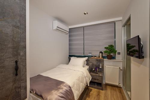 Postel nebo postele na pokoji v ubytování The Bold Hotel