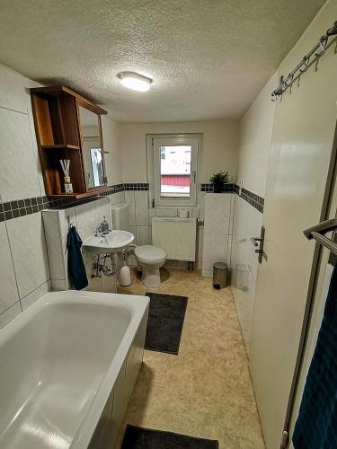 Ένα μπάνιο στο Ferienwohnung am Lerchenberg