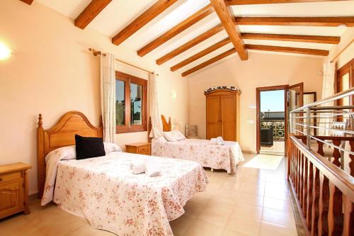 En eller flere senge i et værelse på Villa BARRACA