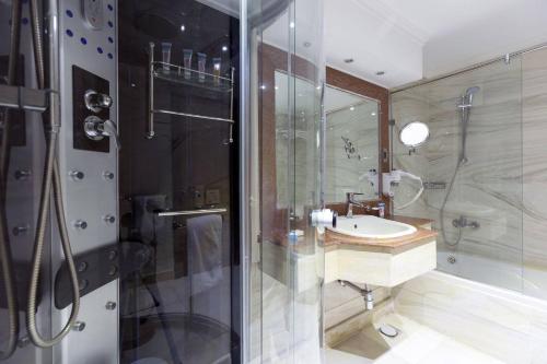 a bathroom with a shower and a sink and a shower at Paradise Home City Stars in Cairo