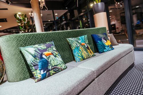 Ein Sitzbereich in der Unterkunft Ibis Styles Rouen Centre Rive Gauche