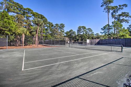 Walk to Pier & Golf: Heart of Harbour Town Condo photo 27