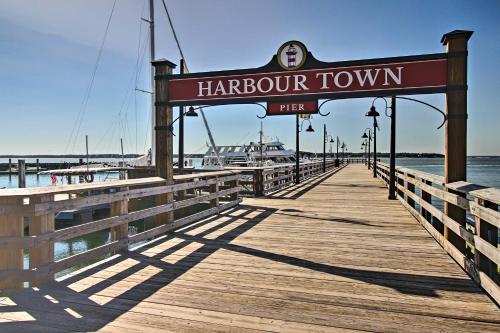 Walk to Pier & Golf: Heart of Harbour Town Condo photo 28