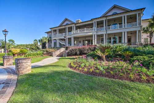 Walk to Pier & Golf: Heart of Harbour Town Condo photo 8