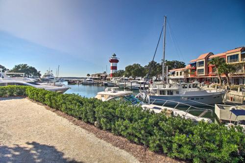 Walk to Pier & Golf: Heart of Harbour Town Condo photo 29