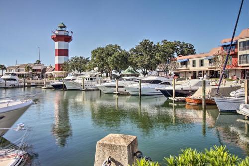 Walk to Pier & Golf: Heart of Harbour Town Condo photo 11