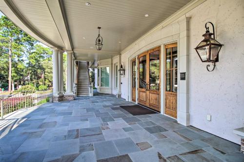Walk to Pier & Golf: Heart of Harbour Town Condo photo 25