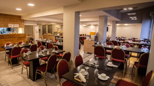a dining room with tables and chairs with dishes on them at Hotel EcoSki by bund in San Carlos de Bariloche