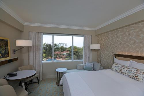a hotel room with a bed and a table at Real InterContinental at Multiplaza Mall, an IHG Hotel in San José