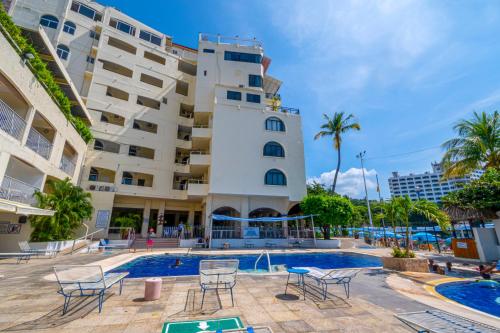 Bazén v ubytování Acamar Beach Resort nebo v jeho okolí