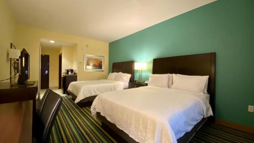 เตียงในห้องที่ Holiday Inn Express Hotel & Suites Orlando East-UCF Area, an IHG Hotel