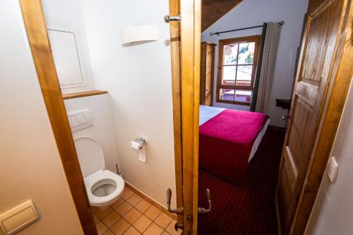 Ένα μπάνιο στο Appartement au centre du village ARC1950, 2 ou 4 personnes