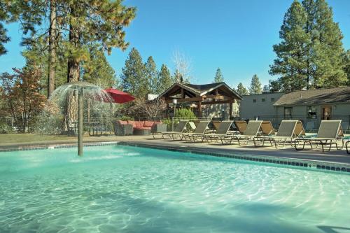 a swimming pool with chairs and a fountain at Seventh Mountain Resort in Bend