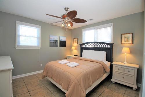 Gallery image of Salty Shack Unit C - Salty Shack - Dog Friendly Home - Across from the Beach - Central Location! in Folly Beach