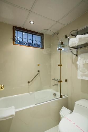 a bathroom with a shower and a toilet at Club Hotel Centro de Convenciones Cusco in Cusco