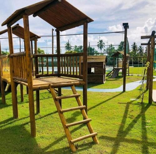 Sân chơi trẻ em tại Muro Alto Condomínio Club