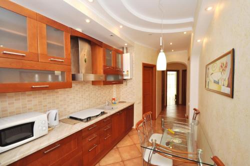 Кухня или мини-кухня в Central Apartments Maidan Area
