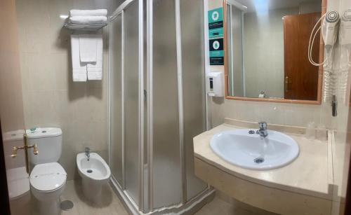 Ένα μπάνιο στο Hotel Los Templarios