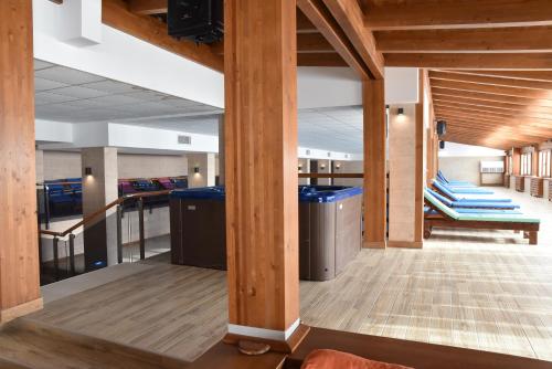 a room with wooden floors and wooden beams at Milmari Apartment 43 Premier Pollo in Kopaonik