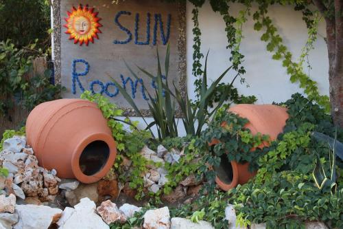 Κήπος έξω από το Sun Rooms