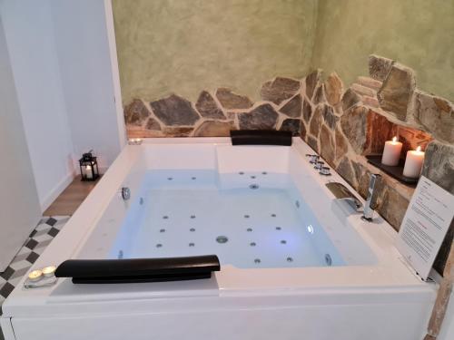 a jacuzzi tub in a room with two candles at Alojamientos Segóbriga Rural ( Mandil) in Segorbe
