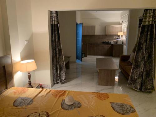 Ένα ή περισσότερα κρεβάτια σε δωμάτιο στο Sagar Niwas - Furnished short stay flats 1BHK and 2BHK
