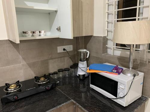 Η κουζίνα ή μικρή κουζίνα στο Sagar Niwas - Furnished short stay flats 1BHK and 2BHK
