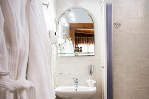 Bathroom sa Stone Suites by White Hills