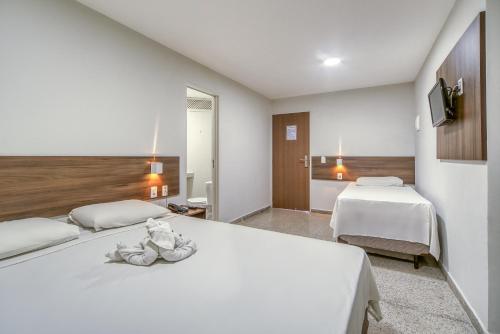 Tempat tidur dalam kamar di Happy Hotel Pajuçara