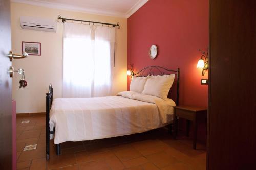 Una cama o camas en una habitación de B&B Salotto Di Athena
