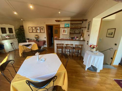a living room with two tables and a bar at LA SISMONDA in Rodello