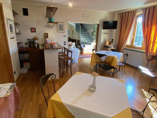 a kitchen and dining room with tables and chairs at LA SISMONDA in Rodello