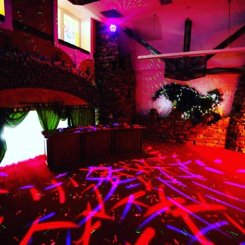 a room with red and blue lights in a room at Medzhybozhskiy Zamok in Tribukhovtsy