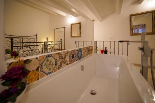Bilik mandi di Historic Modica