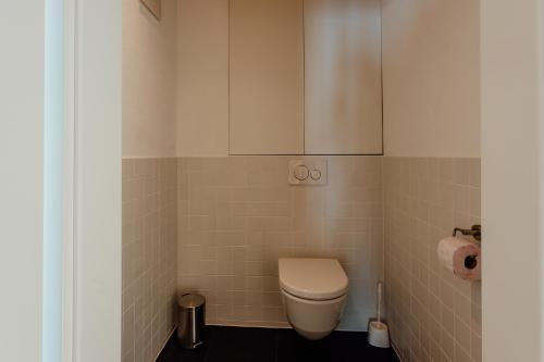 a small bathroom with a toilet and a cabinet at Apartment Bergblick in Reith bei Seefeld