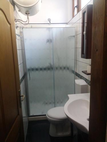 Ένα μπάνιο στο Apartments Peranovic