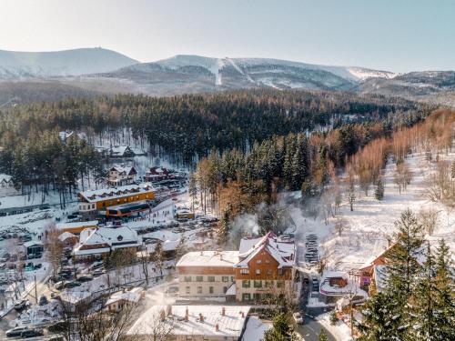 an aerial view of a ski resort in the snow at Leśny Dwór Karpacz Piekarnia Mio Padre Restauracja Mamma Mia in Karpacz