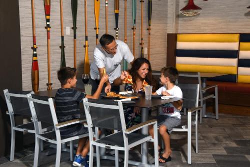 Clients de l'établissement Wyndham Garden Lake Buena Vista – Disney Springs® Area
