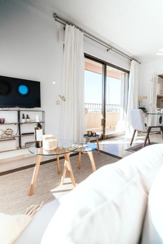 Polo Apartments 8B