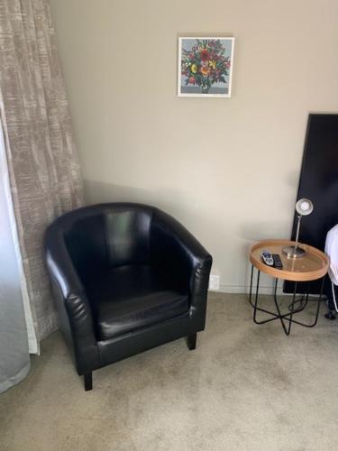 Ruang duduk di Twizel Central Studio Accommodation