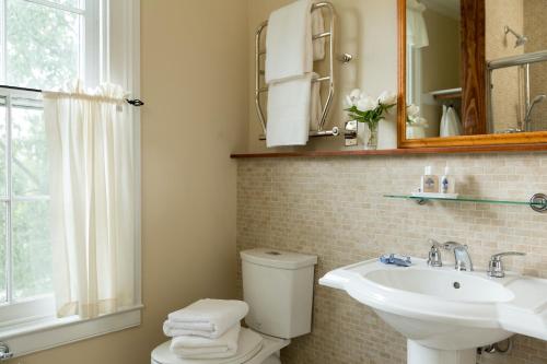 Brampton Bed and Breakfast Inn – Photos 3