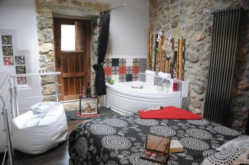 Ванна кімната в Casas Rurales Entre Babia y La Luna