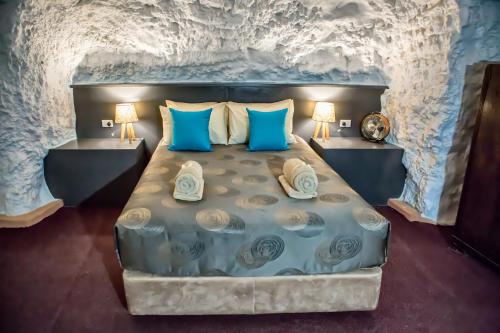 a bedroom with a large bed in a cave at White Cliffs Underground Motel in White Cliffs